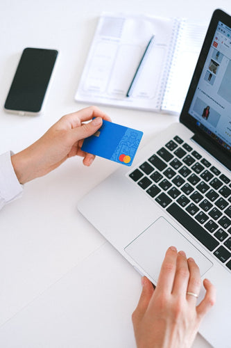 Maximizing Web Store Revenue: 8 Emerging Shopify Trends to Watch